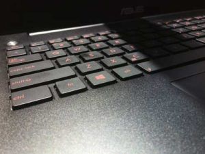 laptop-czarno-czerowny-kalawa 3